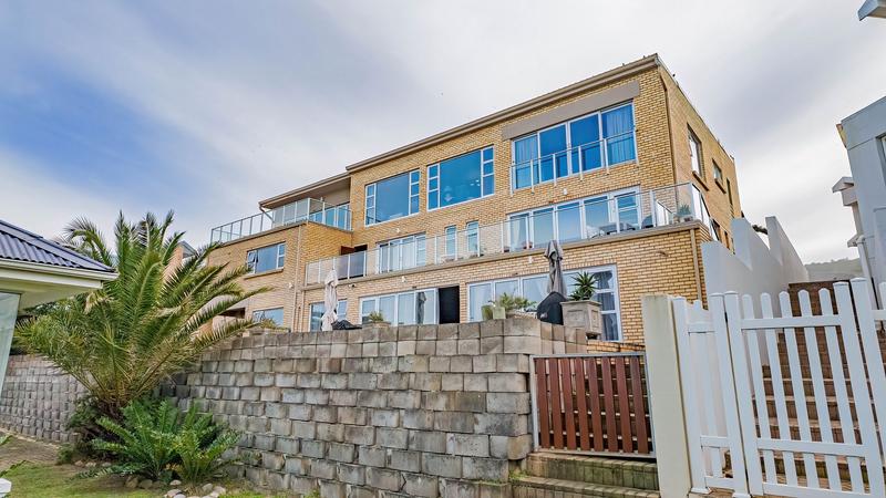 9 Bedroom Property for Sale in Outeniqua Strand Western Cape